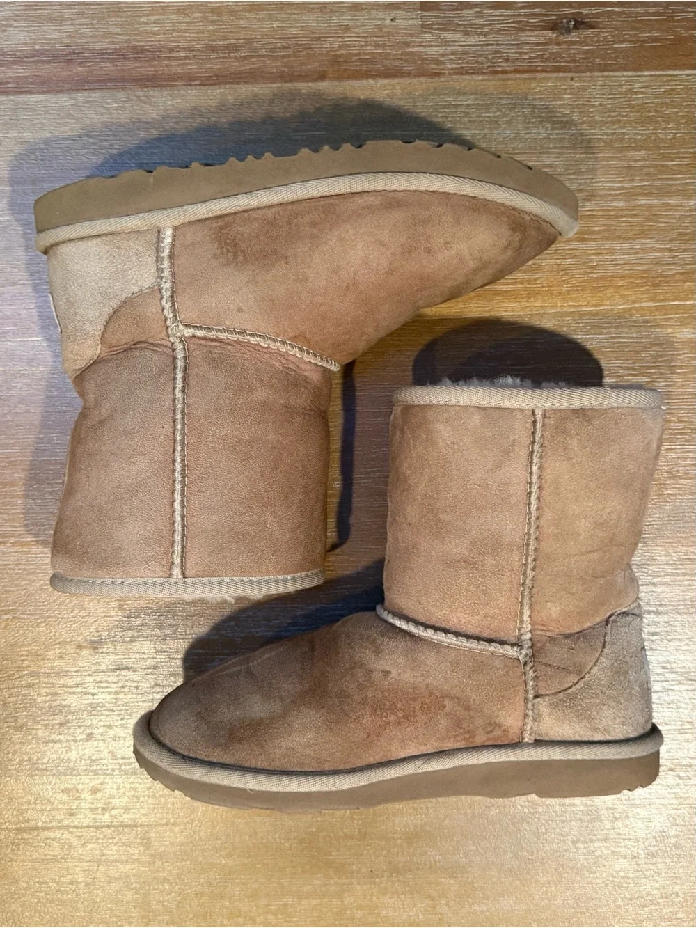 UGG Youth Classic Short Sheepskin Boot Beige Sz US 3 EU 35